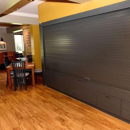 Premier Inn Isle Of Wight นิวพอร์ต ภายนอก รูปภาพ