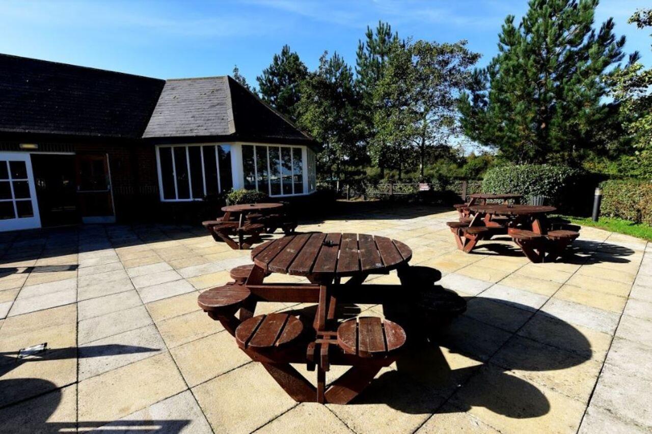 Premier Inn Isle Of Wight นิวพอร์ต ภายนอก รูปภาพ