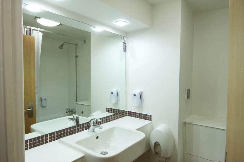 Premier Inn Isle Of Wight นิวพอร์ต ภายนอก รูปภาพ