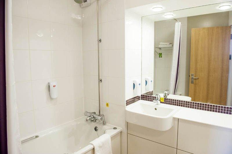 Premier Inn Isle Of Wight นิวพอร์ต ภายนอก รูปภาพ