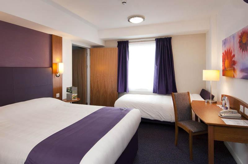 Premier Inn Isle Of Wight นิวพอร์ต ภายนอก รูปภาพ